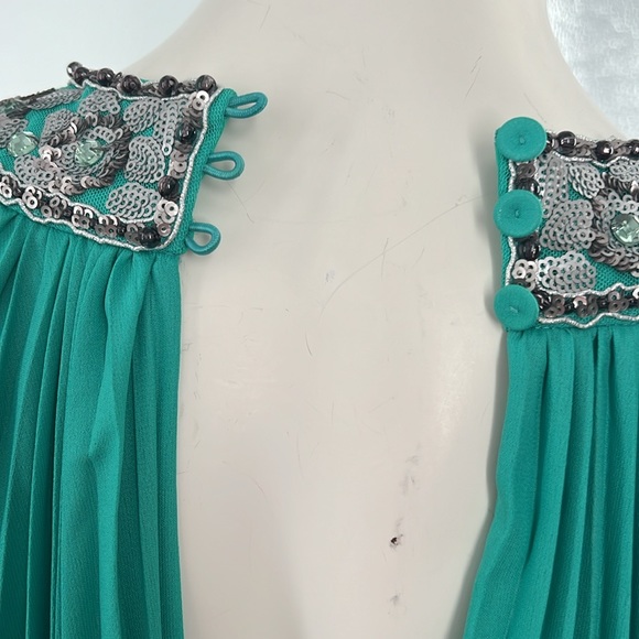 BCBG green goddess dress. Size S. Length altered but never worn - Picture 4 of 5